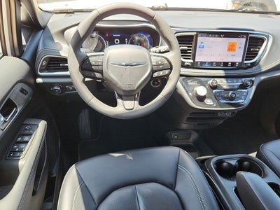 2024 Chrysler Pacifica Touring L S package