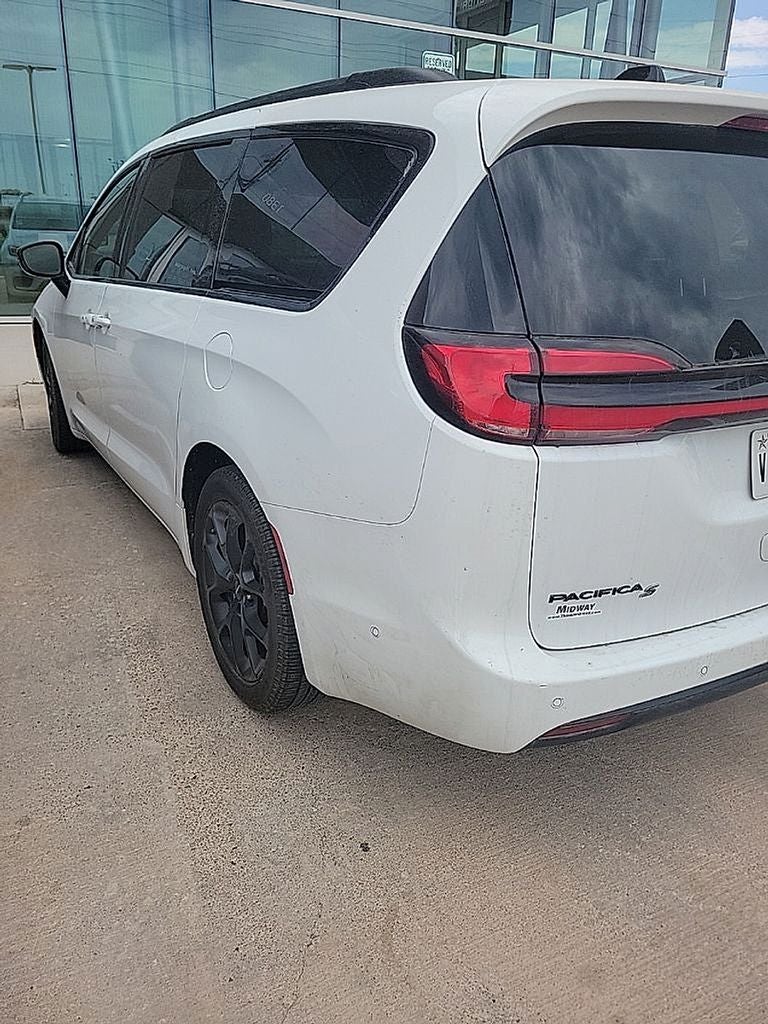 2024 Chrysler Pacifica Touring L S package