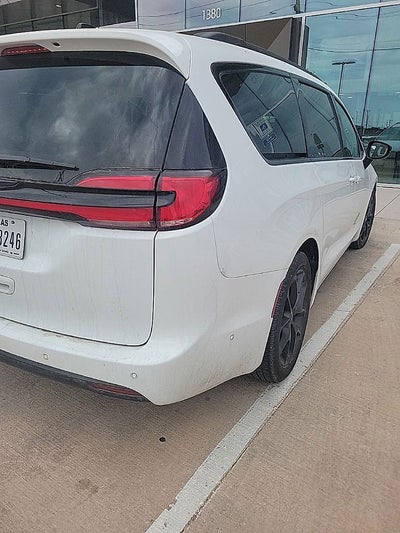 2024 Chrysler Pacifica Touring L S package
