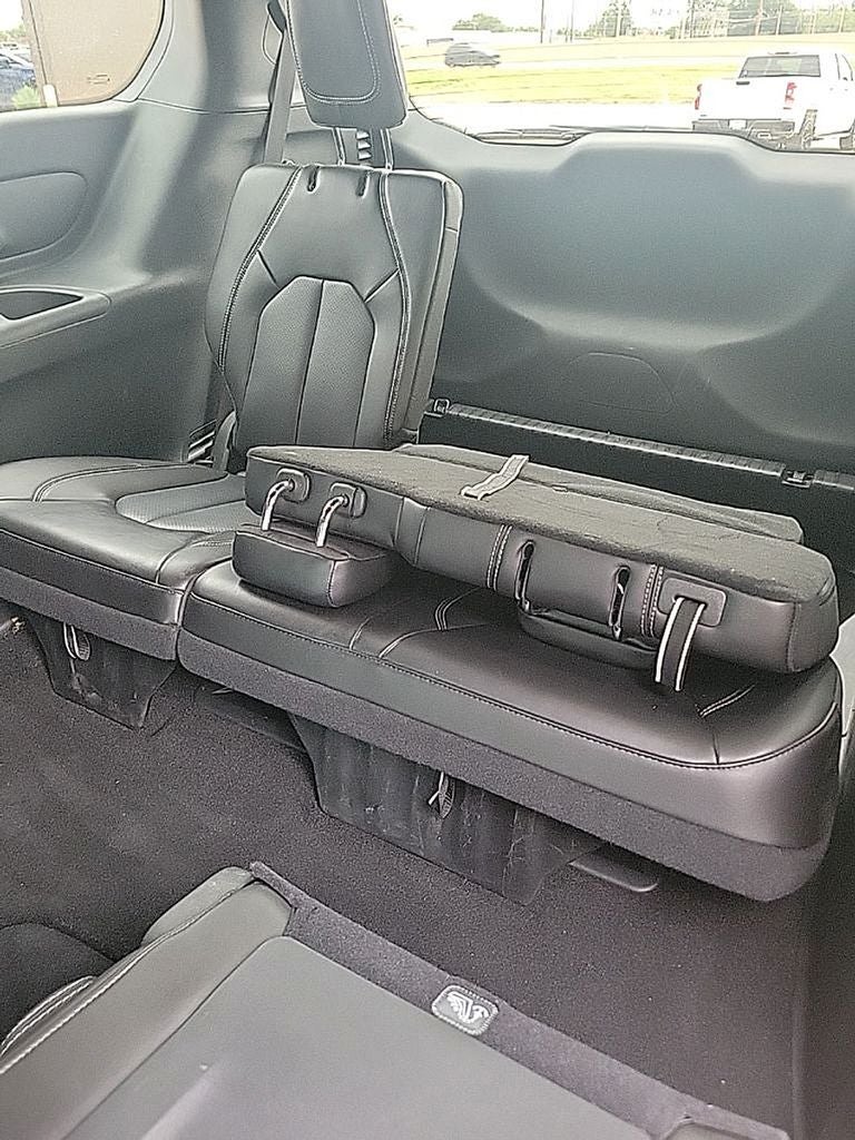 2024 Chrysler Pacifica Touring L S package