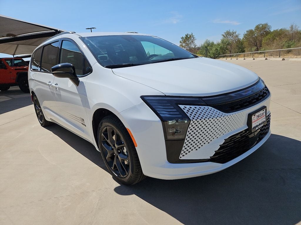 2027 Chrysler Pacifica Select