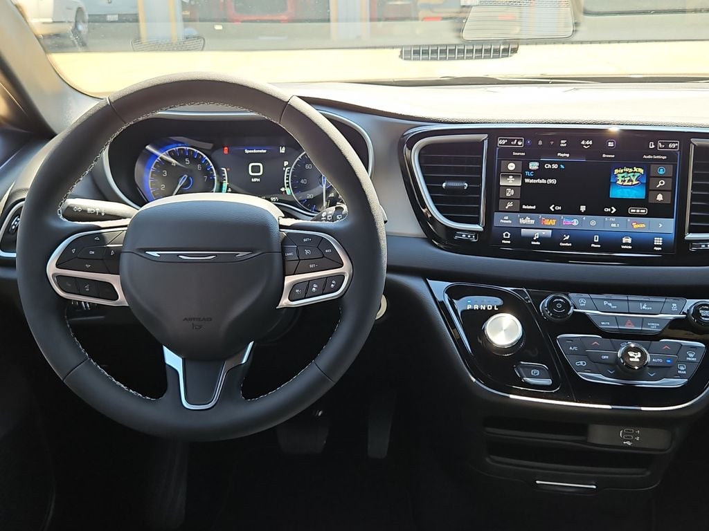 2027 Chrysler Pacifica LX