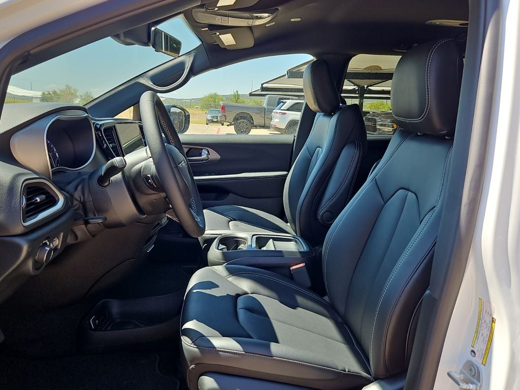 2027 Chrysler Pacifica LX