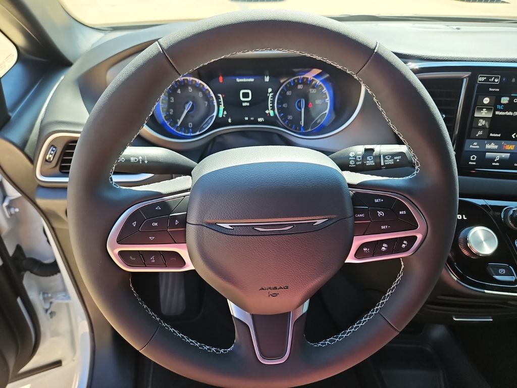 2027 Chrysler Pacifica LX