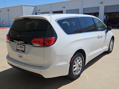 2027 Chrysler Pacifica LX