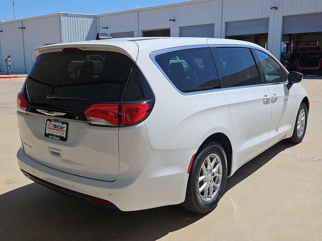 2027 Chrysler Pacifica LX