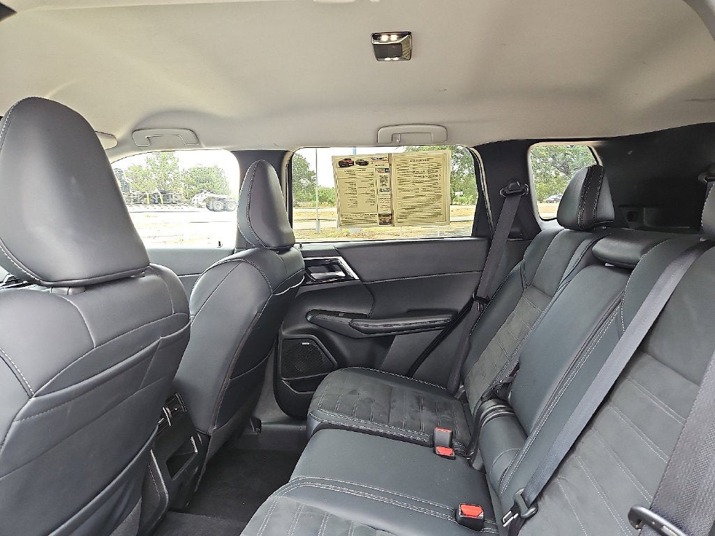 2025 Mitsubishi Outlander SE