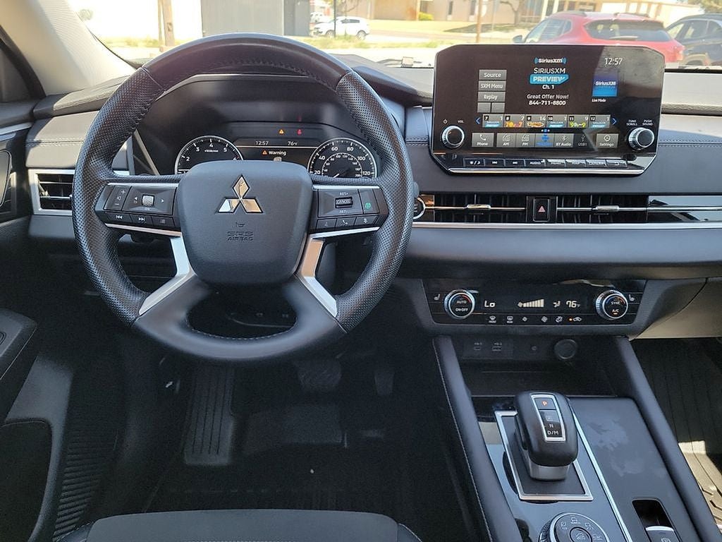 2024 Mitsubishi Outlander SE